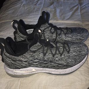 Basketball shoes!!🖤🤍